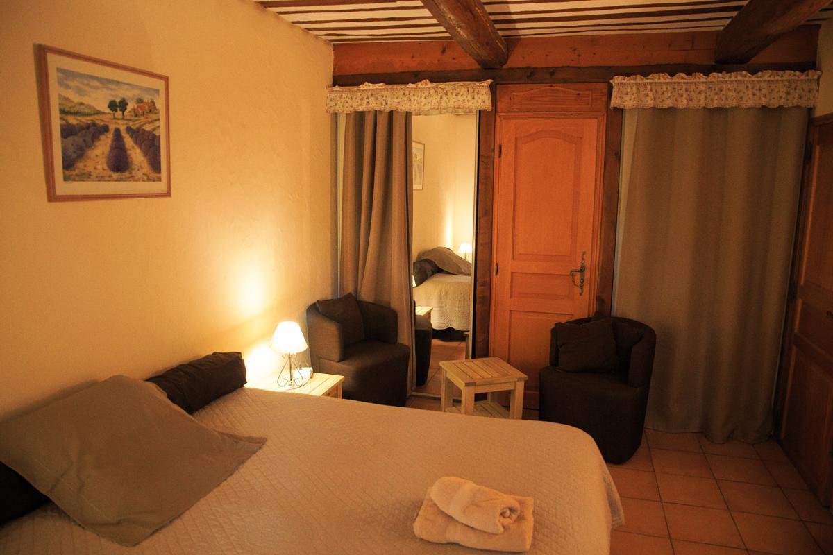 Mas Des Vertes Rives Bed and Breakfast Châteauneuf-de-Gadagne Esterno foto